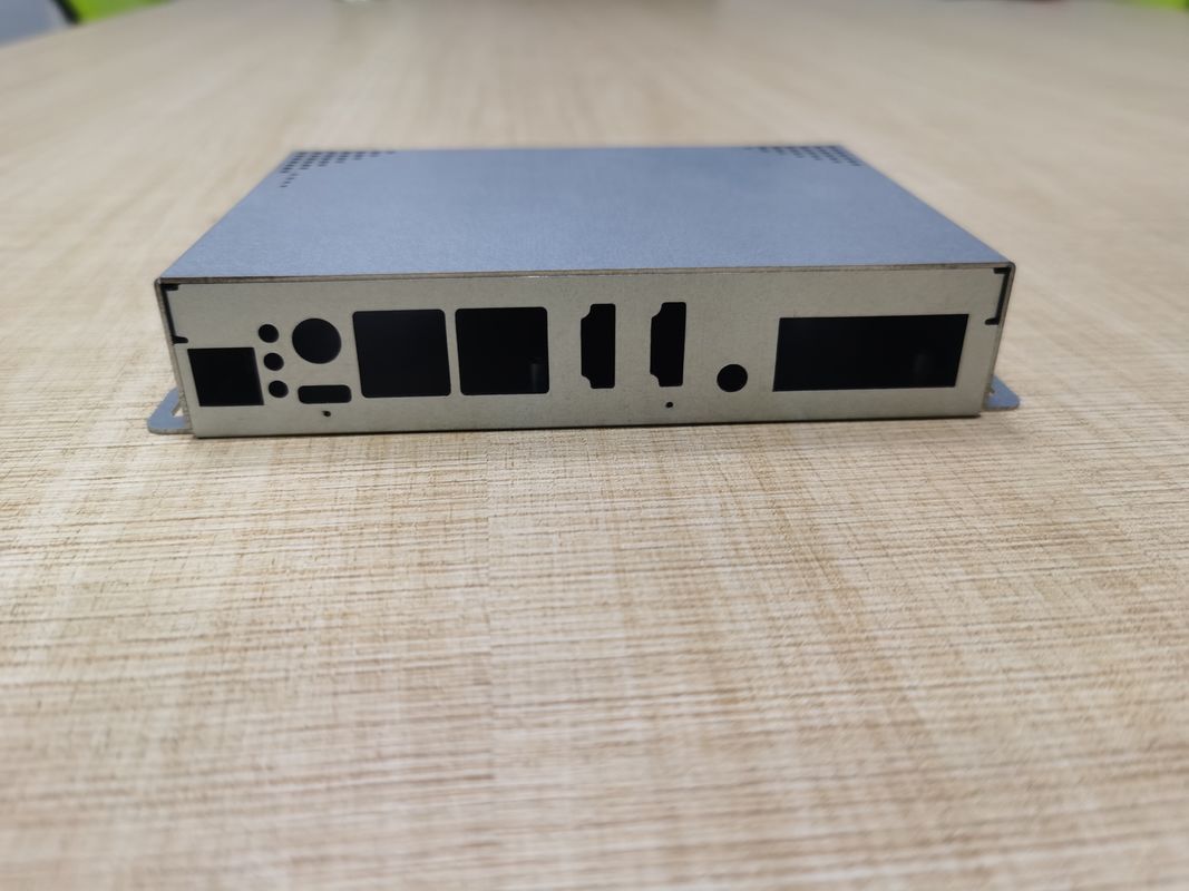 Alüminyum Yaprak Metal Damgalama Prototip Bileşenleri 1u 2u 3u 4u Sunucu Kapısı